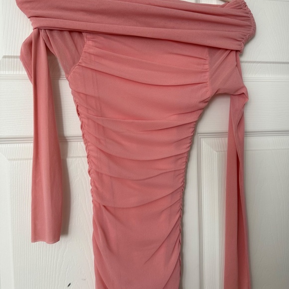 BUMPSUIT Off The Shoulder Dress in Pink🎀 - Picture 4 of 5